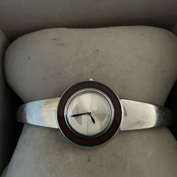 COPY - Authentic Gucci Interchangeably Watch - Picture 5 of 7